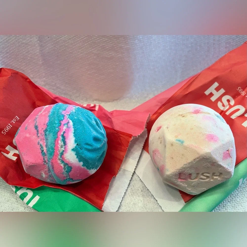 BRAND NEW LUSH BUBBLE BARS ~NWOT 🛁